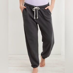 American eagle aerie Woman’s joggers size medium smoked gray boyfriend jogger